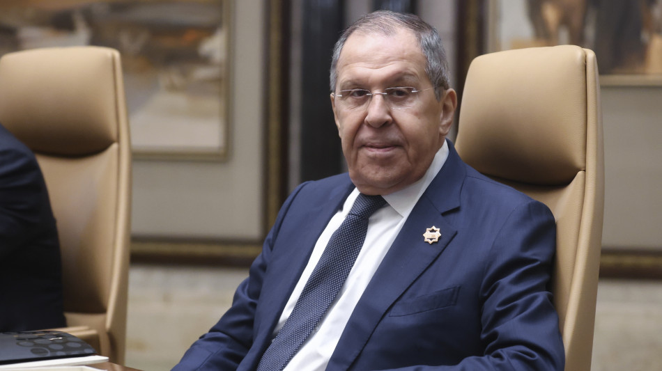 Lavrov, 'Zelensky deve avere una bacchettata sulle mani'