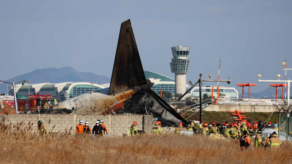 Corea del Sud, bilancio vittime schianto aereo sale a 62 morti