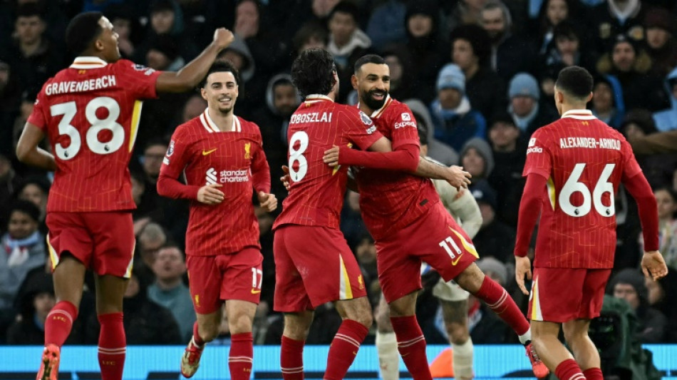 Foot: Liverpool domine Manchester City (2-0) et fonce vers le titre