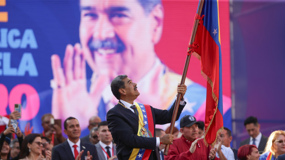 Maduro torna a minacciare l'uso della forza, 'oliamo i fucili'