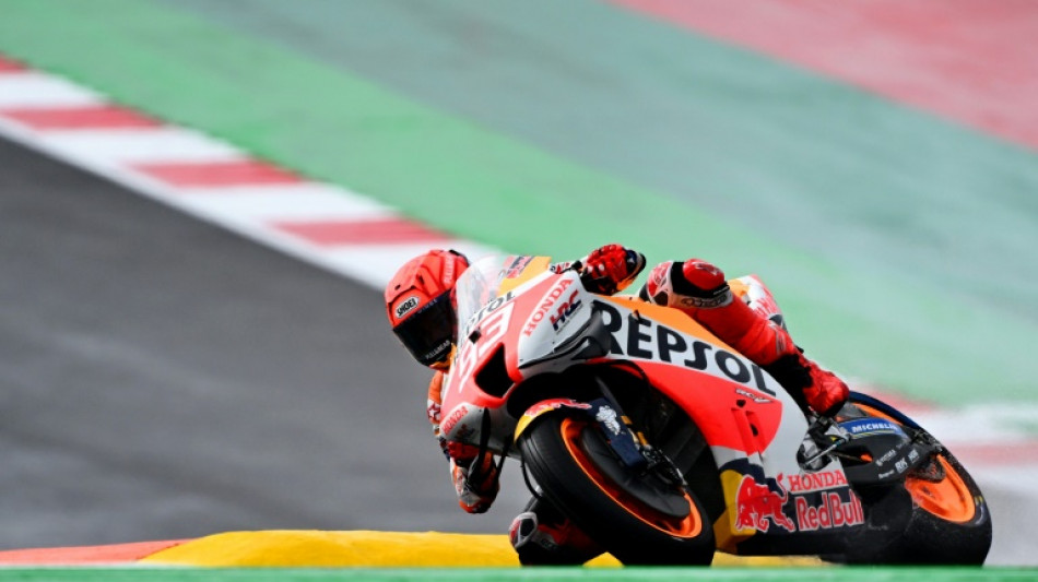 Marc Márquez sufre una caída en los terceros libres de Portugal, dominados por Oliveira